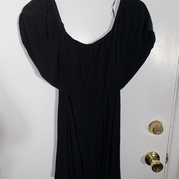 Black off the shoulder romper - Picture 2 of 2